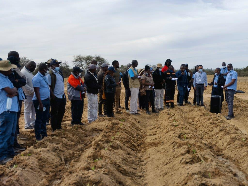 TobaccoZe's tweet photo. Our agronomy team &amp; farmers, TRB and suppliers of tobacco chemicals converged at Denenga Farm in Beatrice to exchange notes on seedbed management and transplanting. Growers were urged to comply with planting legislation and use environmentally friendly chemicals @ChineseZimbabwe https://t.co/obsjAx7MEd