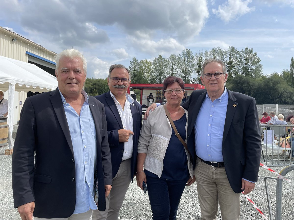 AlainCadec's tweet photo. Samedi chargé avec les #comices d’Evran et de St Lormel ou j’ai pu échanger sereinement avec les acteurs de nos #territoires en particulier nos #agriculteurs. Lieus de rencontre et de convivialité ces manifestations nous changent de l’agressivité qui pourrit notre quotidien !! https://t.co/KuU67NS0Ea