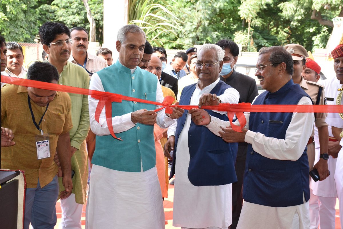 રામ ભોજનાલય, સુરેન્દ્રનગર ખાતે પ્રાકૃતિક કૃષિ ઉત્પાદનોનાં વેચાણ કેન્દ્રને ખુલ્લુ મૂકતા રાજ્યપાલશ્રી
<a href="/InfoGujarat/">Gujarat Information</a> <a href="/CMOGuj/">CMO Gujarat</a> <a href="/ADevvrat/">Acharya Devvrat</a> <a href="/DrMunjparaBJP/">Dr Mahendra Munjpara</a> <a href="/DhanjiPatelBJP/">Dhanjibhai Patel</a>