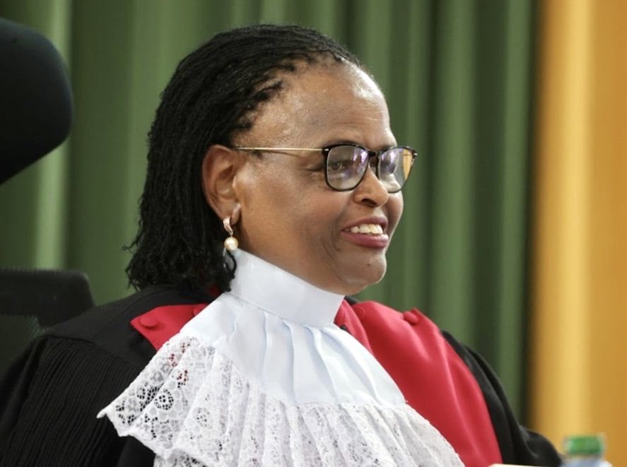 DrAhmedKalebi's tweet photo. CJ Martha Koome was PITCH-PERFECT when delivering SCoK judgment today. She did lambast some petitioners/their witnesses, rebuked some lawyers, dressed down LSK as amicus curiae, and castigated Chebukati plus the 4 Commissioners, yet she sounded majestic &amp; fair all through. WOW!🫡 https://t.co/L8I8PtmyvL
