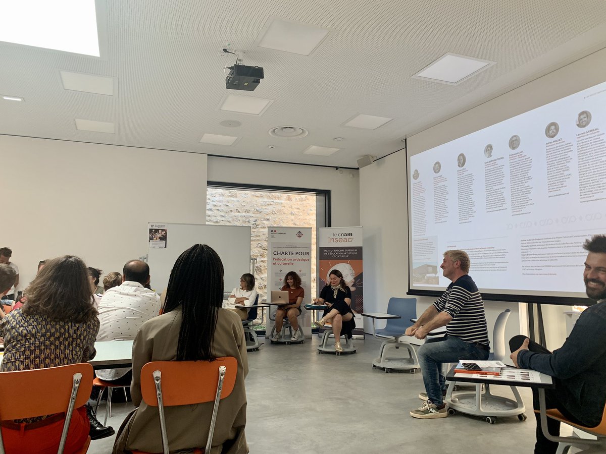 AureliaLeroux's tweet photo. Rentrée 2022 des étudiants et étudiantes en master de @LeCnam_Inseac avec l'équipe pédagogique : très heureuse d'intervenir en économie de la culture et des projets EAC pour le groupe collectivités territoriales des master 2  ! 💯%#EAC #culture #art https://t.co/G2awIoNh0x