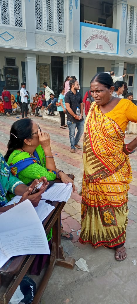 SojitraMam's tweet photo. Informing the voters regarding changes in forms and Voters Registration Camp at the two day fair held at Piplav Aashapuri Mandir.
#novotertobeleftbehind @CollectorAnd @EroSojitra @CEOGujarat https://t.co/AnmSHqnTRF