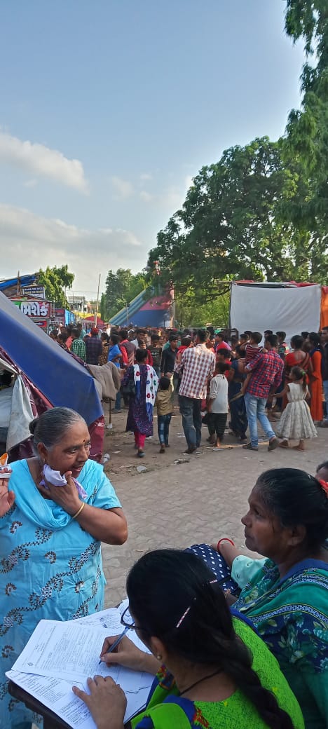 SojitraMam's tweet photo. Informing the voters regarding changes in forms and Voters Registration Camp at the two day fair held at Piplav Aashapuri Mandir.
#novotertobeleftbehind @CollectorAnd @EroSojitra @CEOGujarat https://t.co/AnmSHqnTRF