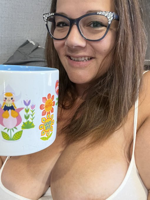Morning! Headed to Lustycams for LIVE CHAT now! See you there! https://t.co/KgCFSQRBbb