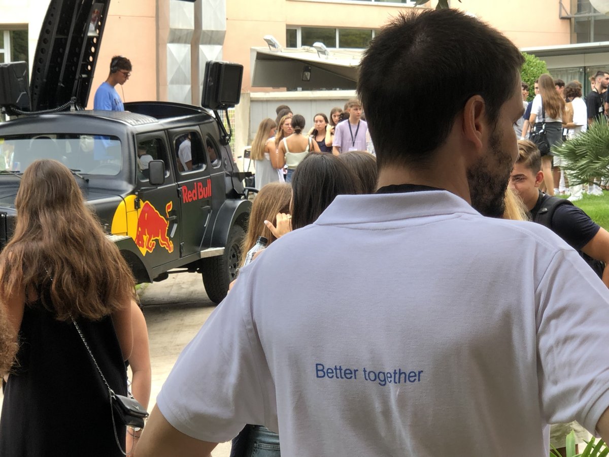LaSalleBCN's tweet photo. ¡Hoy recibimos a nuestros nuevos alumnos en el campus! 👋
Empieza vuestra nueva etapa universitaria y la iniciáis con #LSWelcomeWeek, una semana repleta de actividades para que conozcáis vuestros nuevos compañeros, profesores y el entorno de nuestro campus.
¡Bienvenidos! https://t.co/GtuvNMD3F3
