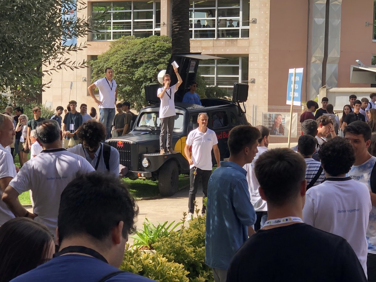 LaSalleBCN's tweet photo. ¡Hoy recibimos a nuestros nuevos alumnos en el campus! 👋
Empieza vuestra nueva etapa universitaria y la iniciáis con #LSWelcomeWeek, una semana repleta de actividades para que conozcáis vuestros nuevos compañeros, profesores y el entorno de nuestro campus.
¡Bienvenidos! https://t.co/GtuvNMD3F3