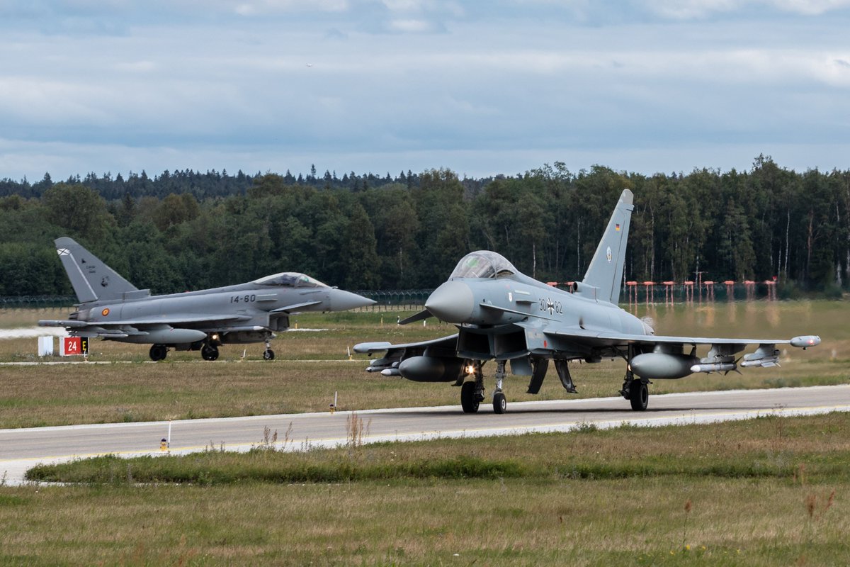 Team_Luftwaffe's tweet photo. Zum ersten Mal fliegen bei #VAPB im Zuge von #PlugandFight 🇪🇦 #Eurofighter der @EjercitoAire und 🇩🇪 Maschinen Seite an Seite in einer #Alarmrotte (#QRA). In den kommenden Wochen schützen sie gemeinsam den Luftraum an der #NATO Ostflanke über 🇪🇪🇱🇻🇱🇹💪🏼
#StrongerTogether #WeAreNATO https://t.co/I4Dhp4EPQo