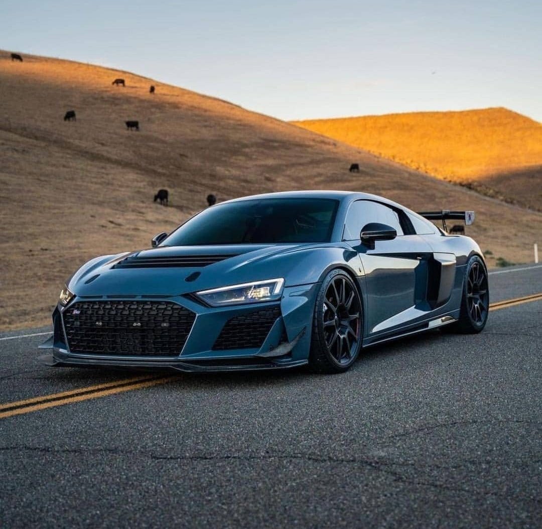 WorldWideCarsTM's tweet photo. Audi R8 😳 https://t.co/jnjzFmGcPc
