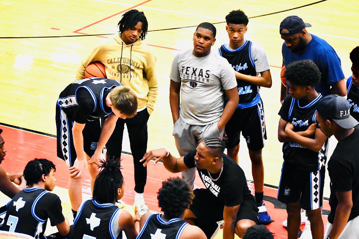 DorianJ22clb's tweet photo. Rest up Coach Dwayne 🫡 .. "No matter how hard it gets, stick your chest out, keep ya' head up and handle it." #FIRMNATION 🙏🏿 https://t.co/tGlFw1UTcl