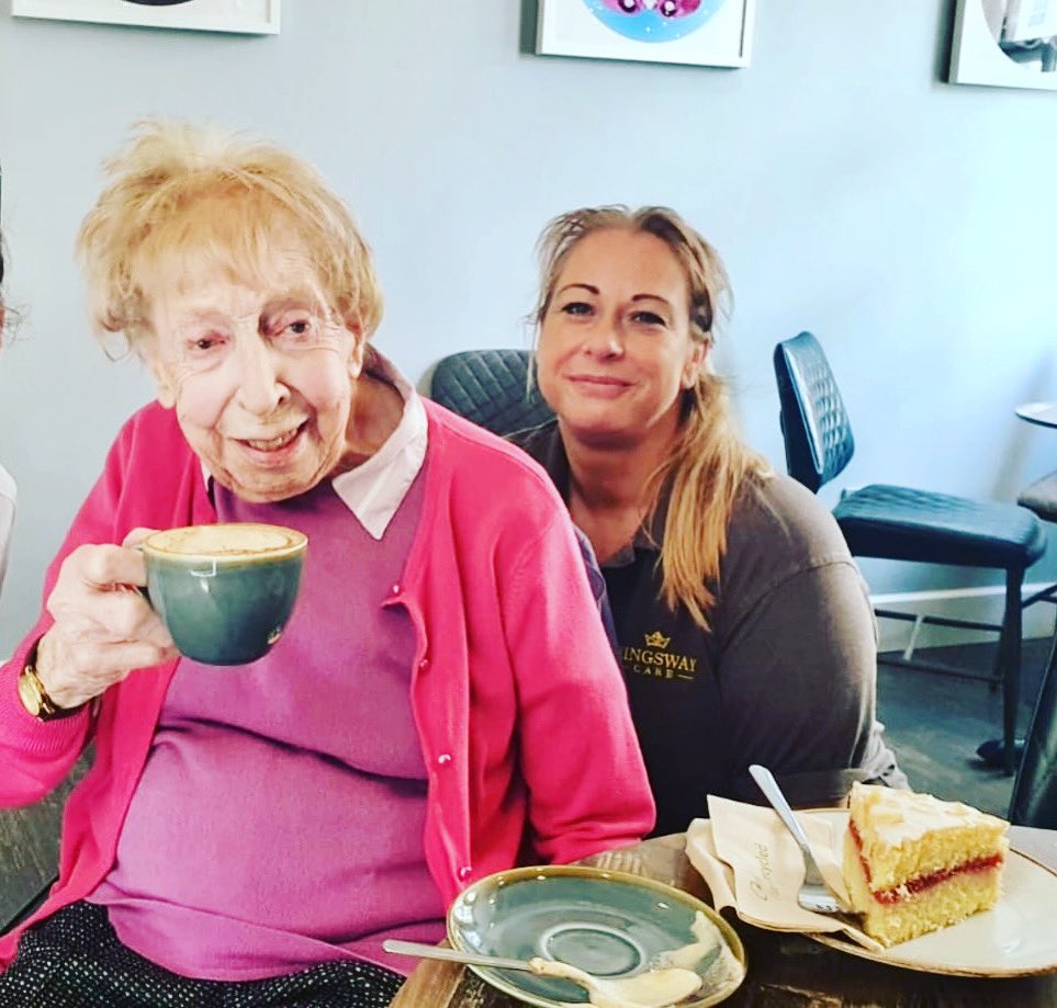 KingswayCare's tweet image. Coffee &amp;amp; cake treat for June at Kingsway Coffee, Hove 💛#kingswaycareclient #clienttreats #hove #homecareprovider