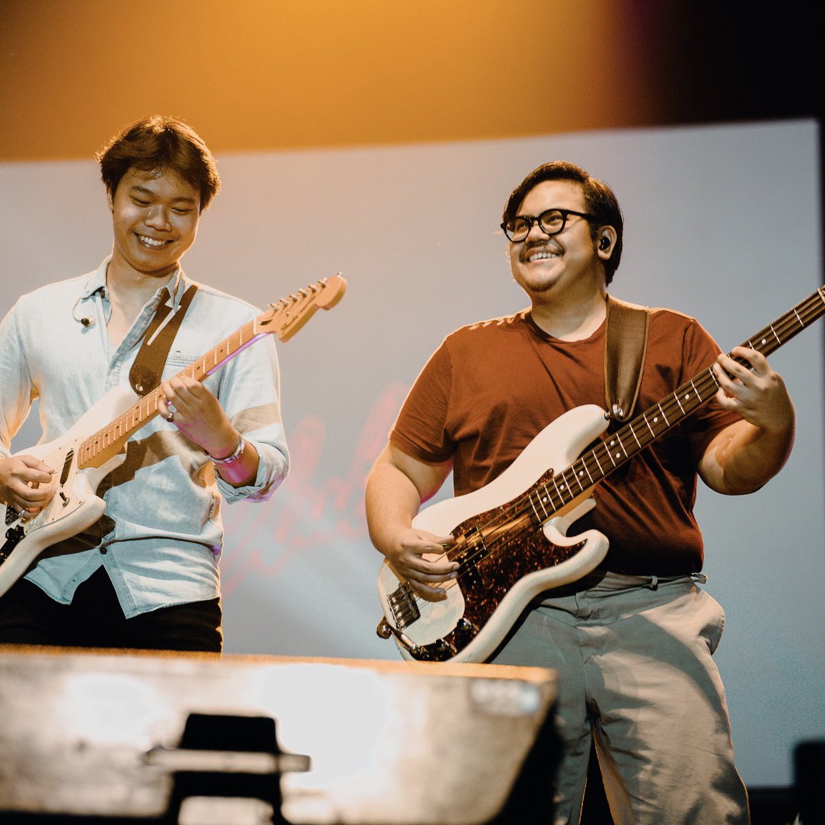 reality_club's tweet photo. How was your weekend, guys?

Well, we had TWO shows on Saturday &amp; Sunday, and both were AMAZING! 

Thank you to both @SkyAvenue2022 and @manggungdi for having us and letting us do what we love the most 🎤🥁🎸 and thank you to everyone who came and sang to every word of our songs! https://t.co/4FI0tgzhqM