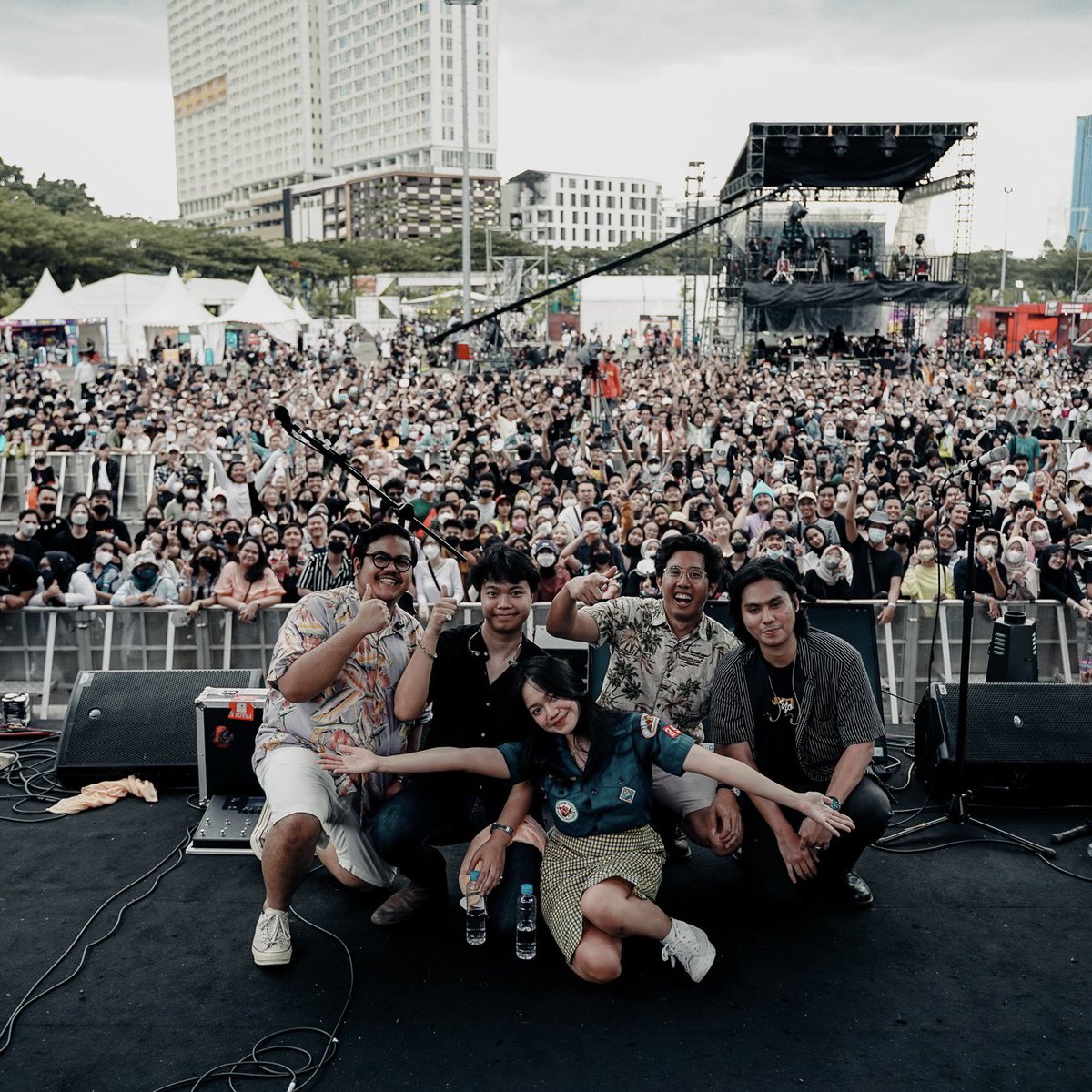 reality_club's tweet photo. How was your weekend, guys?

Well, we had TWO shows on Saturday &amp; Sunday, and both were AMAZING! 

Thank you to both @SkyAvenue2022 and @manggungdi for having us and letting us do what we love the most 🎤🥁🎸 and thank you to everyone who came and sang to every word of our songs! https://t.co/4FI0tgzhqM