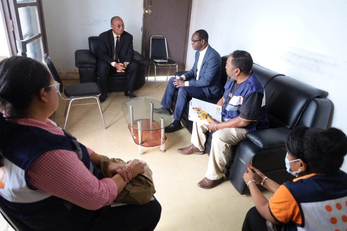 UNFPAMadagascar's tweet photo. 1/3
When cyclones🌀 #Batsirai &amp; #Emnati hit South-East Mdg🇲🇬, @UNFPA promptly stepped in, supporting Govt to strengthen #resilience of affected women &amp; girls.

Today, on official mission to Vatovavy region, @KkouameKoffi met w/ the regional authorities to discuss progress made. https://t.co/P32HbYfPRB