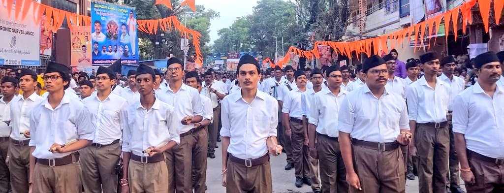 bgusofficial's tweet photo. Today @RSSorg pathasanchalan at Khairatbad Mahaganapathi attended by 
Dr Bhagwanth Rao Ji,
Gen Secretary ,#BGUS 
and other important Office Bearers of #Bhagyanagar #GaneshUtsav #Samithi 

#Ganeshotsav2022 
#GaneshUtsav2022 https://t.co/9esNWWlxpW