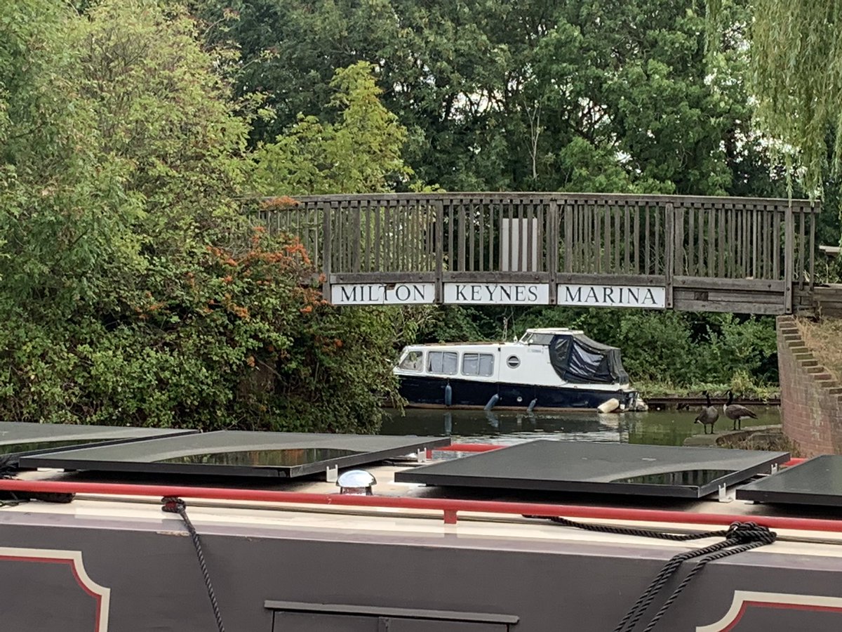 BlokeOnABoat's tweet photo. No left turn out of the marina.. ⬅️ #noleftturn #noparkingzone #blokeonaboat #boatlife #boatsthattweet https://t.co/SaYBrmRSF0