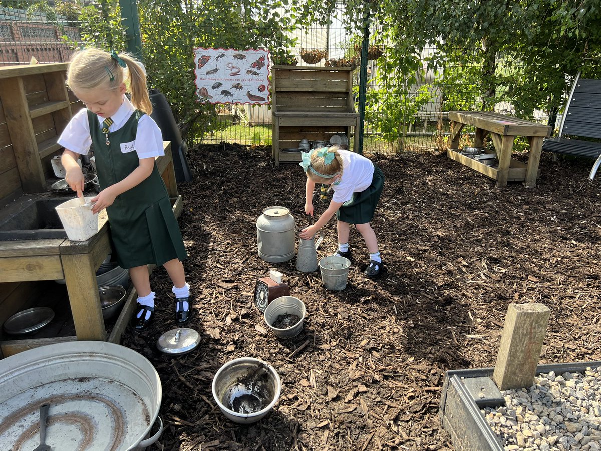 sjvblackpool's tweet photo. #SJVRA #SJVRD We’re having a lovely first day in Reception with our afternoon children! 🤩😊 https://t.co/4HrwSba05t