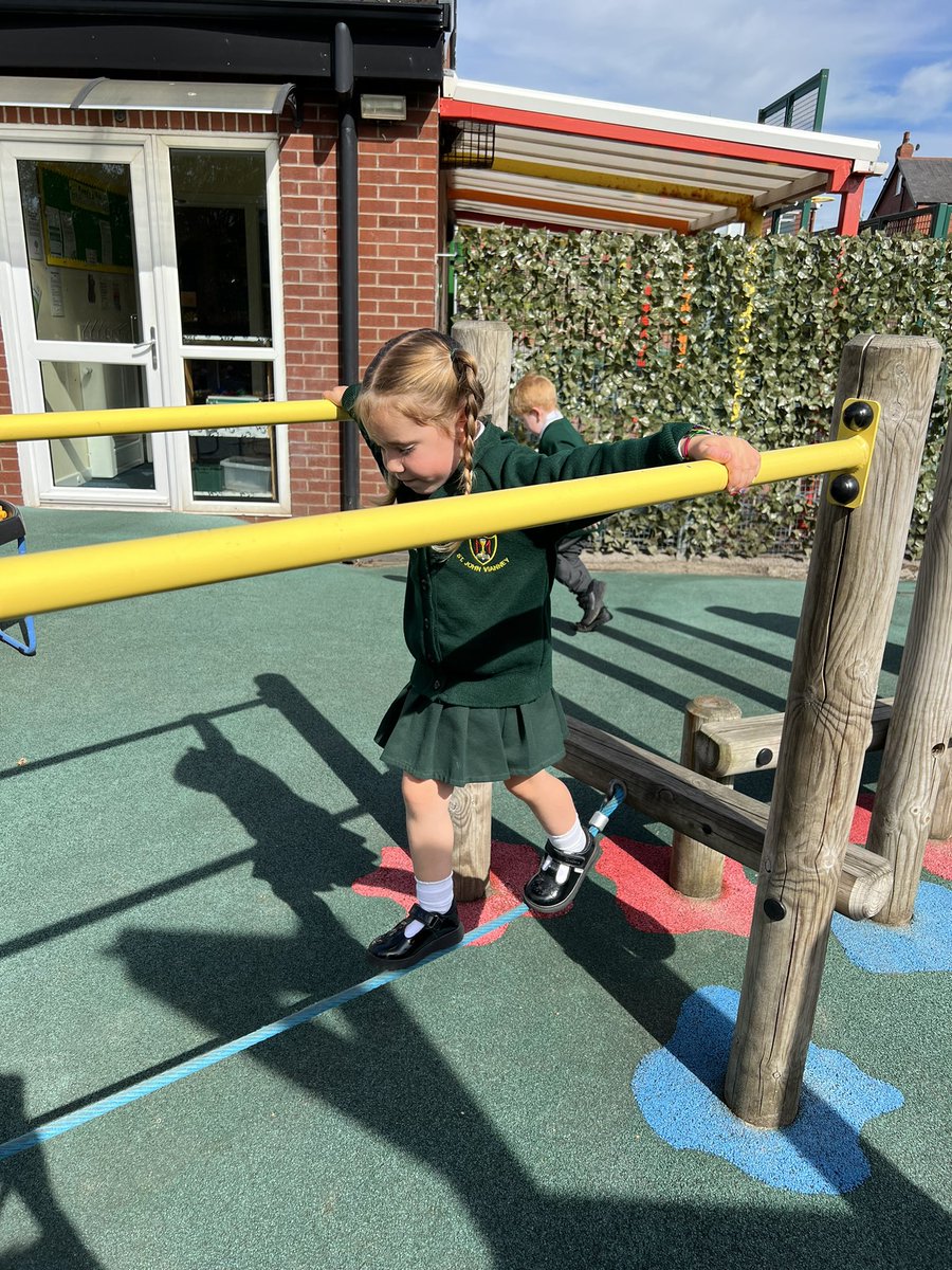sjvblackpool's tweet photo. #SJVRA #SJVRD We’re having a lovely first day in Reception with our afternoon children! 🤩😊 https://t.co/4HrwSba05t