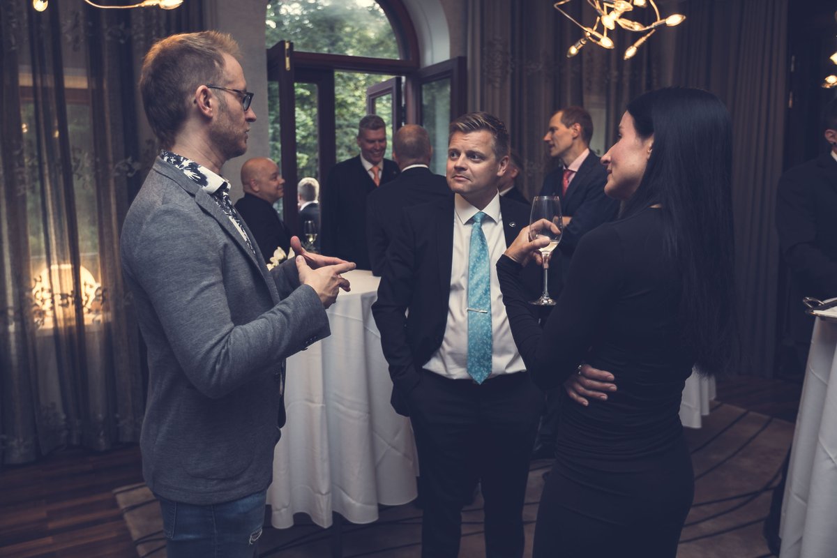 Äänijulkaisumme täyttää tänään kolme vuotta 🥳Kutsuimme muutaman meille tärkeän ihmisen juhlimaan tätä merkkipäivää kanssamme.

Kiitos myös kaikille kuuntelijoillemme. On hienoa, että tietoturva kiinnostaa suomalaisia!