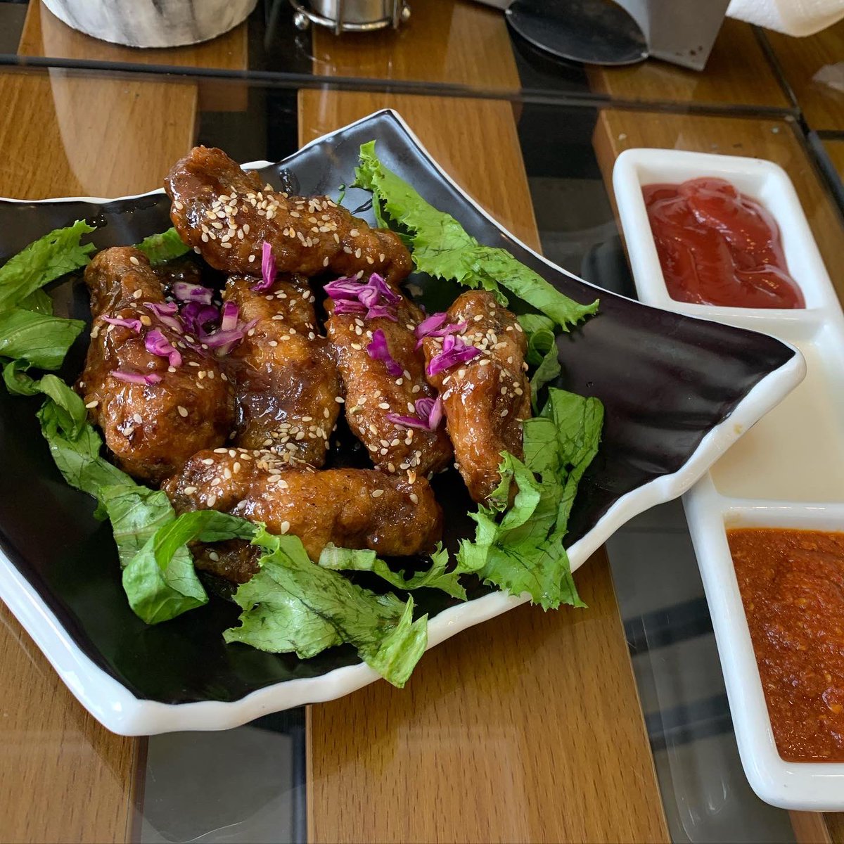 The_Grill_House's tweet photo. Just wing it!😉with our
saucy chicken wings that go with
everything, fries, salad……you name it 😋 https://t.co/e6SmB0ZqrD