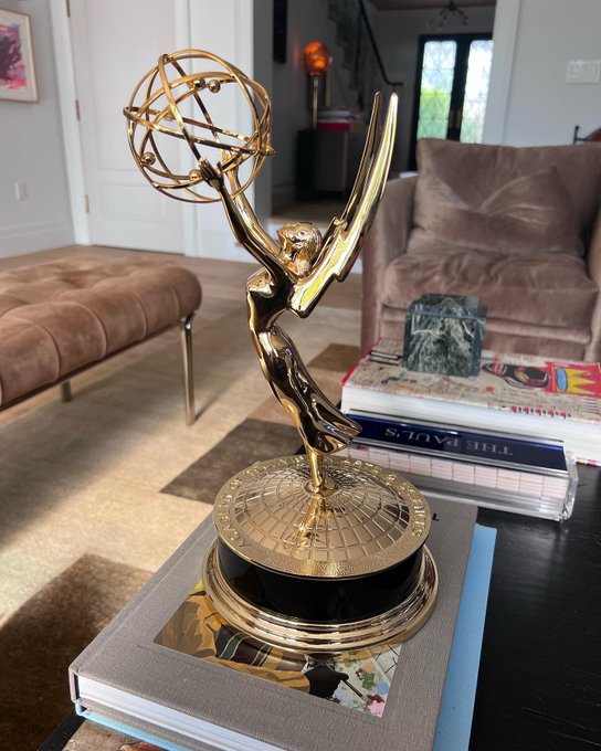 WORLDMUSICAWARD's tweet photo. #Adele thanks the #TelevisionAcademy for her Emmy for #AdeleOneNightOnly and is now just a Tony away from EGOT status: "Bloody hell I’m pleased as punch! Trust me to officially have an EGO 🤣 Thank you so much @TelevisionAcad! I’m so so honored to receive this."💪🏆🐐 👑💛 https://t.co/Tv1Mh3JJxc