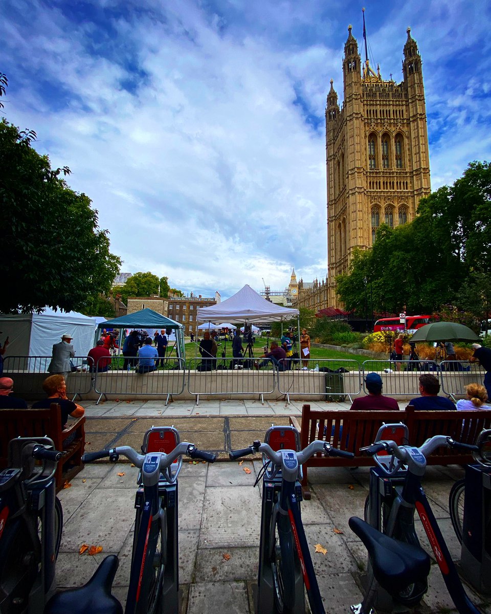 shooteditsend's tweet photo. In the Westminster bubble today #shootedit #cameraman https://t.co/AU1MPP3TVW