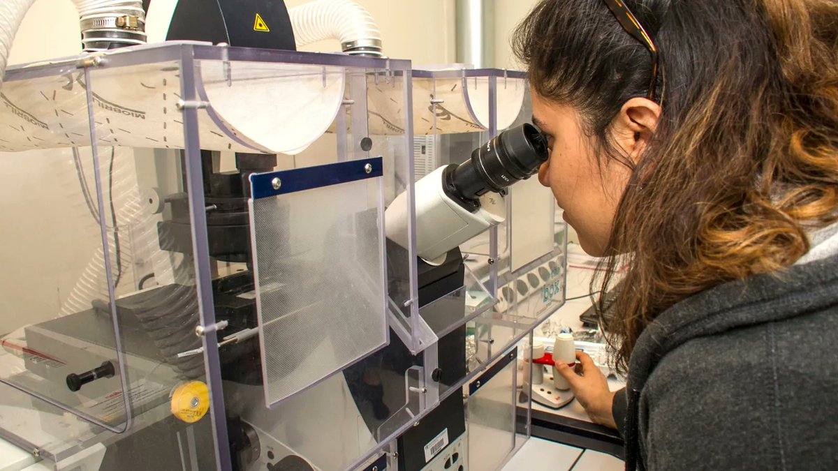 UAlbanyCIHS's tweet photo. More than 75% of faculty in the School of Public Health hold appointments with the NYS Department of Health, providing opportunities to work in the labs of the internationally recognized Wadsworth Center. Learn more about our MS in Epidemiology: https://t.co/Vph4K2qA3o https://t.co/IKUOfM1Euu