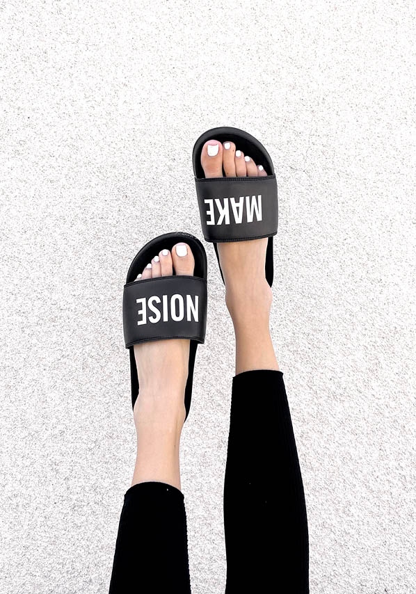 POUNDfit's tweet photo. Happy Labor Day, #poundposse! In case you missed it, save an extra 30% on ALL sale items using code SUMMERSAVINGS. Link below. π€
https://t.co/TPbgdLZhD6 https://t.co/dUX1n3Urqb