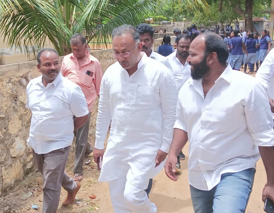 IlainarM's tweet photo. *இளந்தலைவர் ராகுல்காந்தி MP
அவர்களின் இந்திய ஒற்றுமை
 பாதயாத்திரை*
 குமரியில் இருந்து செப் 7 ம்தேதி  நடைப்பயணம் துவங்கும் இடத்தையும், தலைவர் ராகுல்காந்திக்கும் அவருடன் நடைப்பயணம் மேற்கொள்ளும் காங்கிரஸ் நிர்வாகிகள் தங்கும் இடங்களையும். https://t.co/zKoBlQcJbb