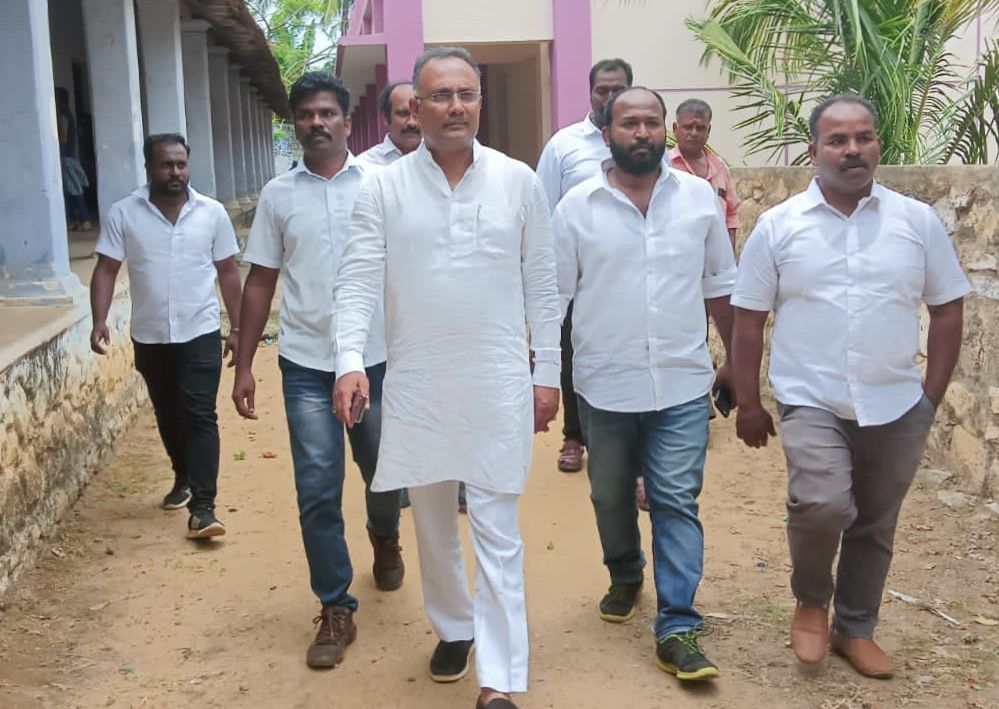IlainarM's tweet photo. *இளந்தலைவர் ராகுல்காந்தி MP
அவர்களின் இந்திய ஒற்றுமை
 பாதயாத்திரை*
 குமரியில் இருந்து செப் 7 ம்தேதி  நடைப்பயணம் துவங்கும் இடத்தையும், தலைவர் ராகுல்காந்திக்கும் அவருடன் நடைப்பயணம் மேற்கொள்ளும் காங்கிரஸ் நிர்வாகிகள் தங்கும் இடங்களையும். https://t.co/zKoBlQcJbb