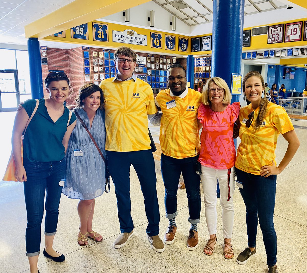 ParticipateLrng's tweet photo. Last week, a few of our staff members visited @ChowanMiddle and @JohnAHolmesHS in @Edenton_Chowan! These partner schools are an inspiration—and we are in awe of their excitement for inviting all things #GlobalLeaders into their school buildings. 🌏🏫 #UnitingOurWorld https://t.co/tgv7fwcWrz