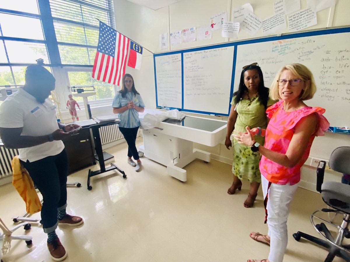 ParticipateLrng's tweet photo. Last week, a few of our staff members visited @ChowanMiddle and @JohnAHolmesHS in @Edenton_Chowan! These partner schools are an inspiration—and we are in awe of their excitement for inviting all things #GlobalLeaders into their school buildings. 🌏🏫 #UnitingOurWorld https://t.co/tgv7fwcWrz