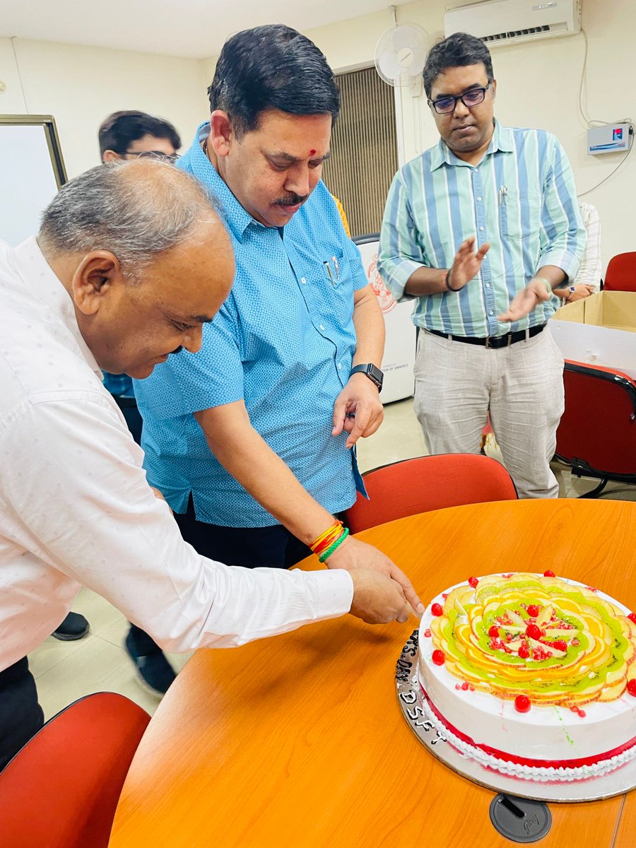 DeptBhu's tweet photo. DSFT celebrated Teachers Day in Kamdhenu Hall. Students of DSFT organised event for teachers and felicitate all department teacher's and also remind Dr. Sarvapalli Radhakrishnan.@VCofficeBHU @directoragbhu @EduMinOfIndia @ugc_india @dsw_bhu @RajeshsinghBhu @deanagbhu @DineshCRai https://t.co/BfwPCq0vF1