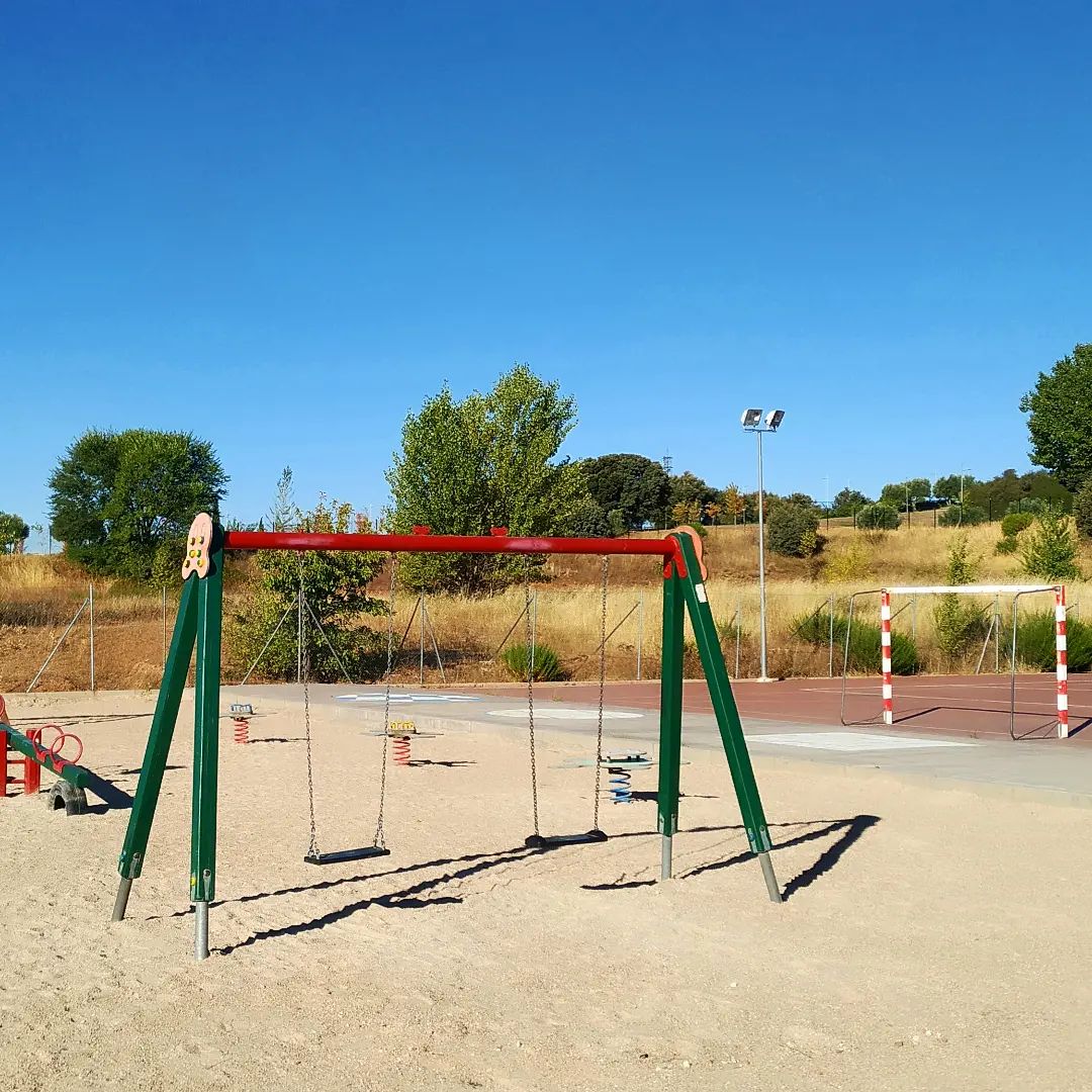 40compromisos's tweet photo. Mejoras en el patio escolar. #eumvaldeluz #hechosnopalabras #calidad #cultura #futuro #Yebes #Valdeluz #municipioestrella #trabajo #realidades #resultados #urbanismo #medioambiente #gestioneficaz #40compromisos #educacion #escuela #colegio https://t.co/TIBiRXOcHz