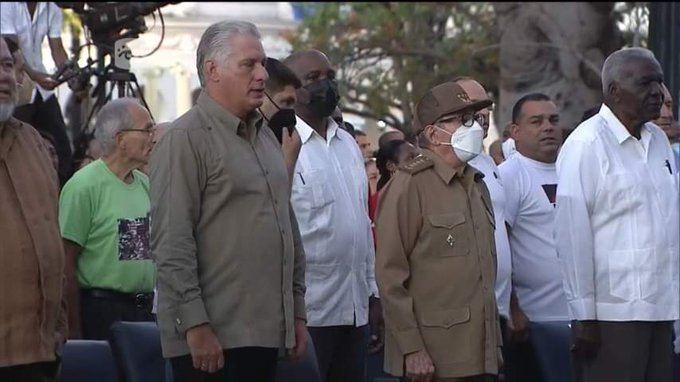 En #Cienfuegos el General de Ejército Raúl Castro Ruz y el Presidente de la República @DiazCanelB
'Honrar, honra' 
Cuba rinde merecido tributo a los caídos el 5 de septiembre en Cienfuegos
#CubaViveEnSuHistoria
@SoleEspinosaBea @AandreaMariam