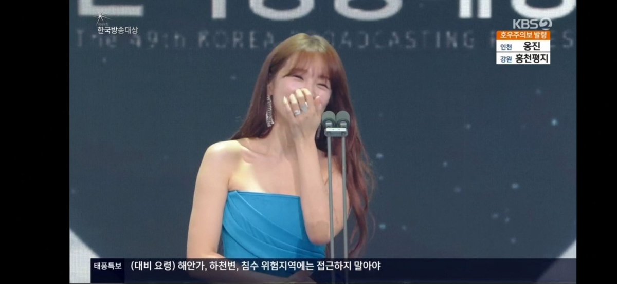 YEH_Arab's tweet photo. 220905|| يون اون هاي من حفل the 49th Korea Broadcasting Award 💙 https://t.co/zgfCza8Wcq
