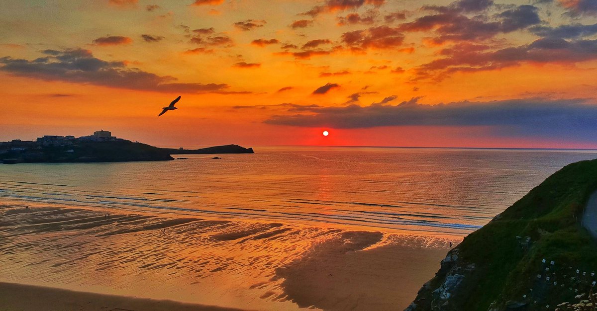 Holliewil19's tweet photo. @holcottagesuk First cornish (Newquay) sunset π π
#HolidayFirsts https://t.co/ShtyXZQs0c