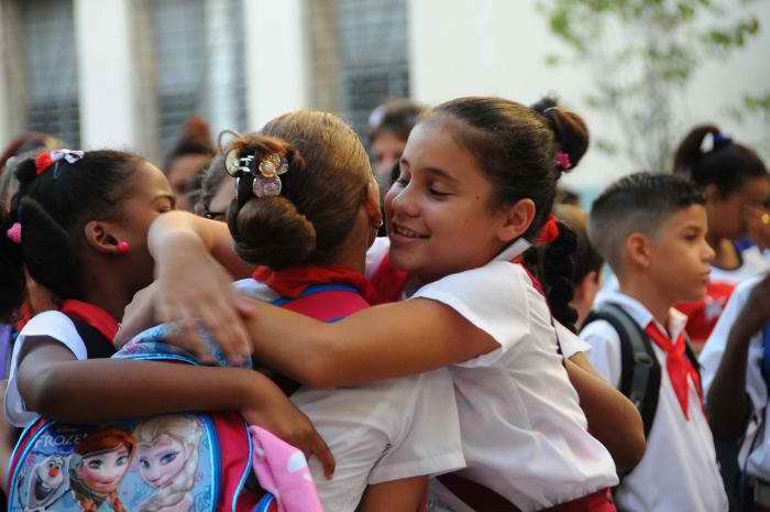 PedroPtejera's tweet photo. Nuevamente nuestras escuelas llenas de la alegría de futuro: reicio de las actividades docentes #UniversidadDeOriente #Cuba #CubaPorLaPaz #CubaPorLaVida #CubaEsAmor https://t.co/MOgl1w0NDY
