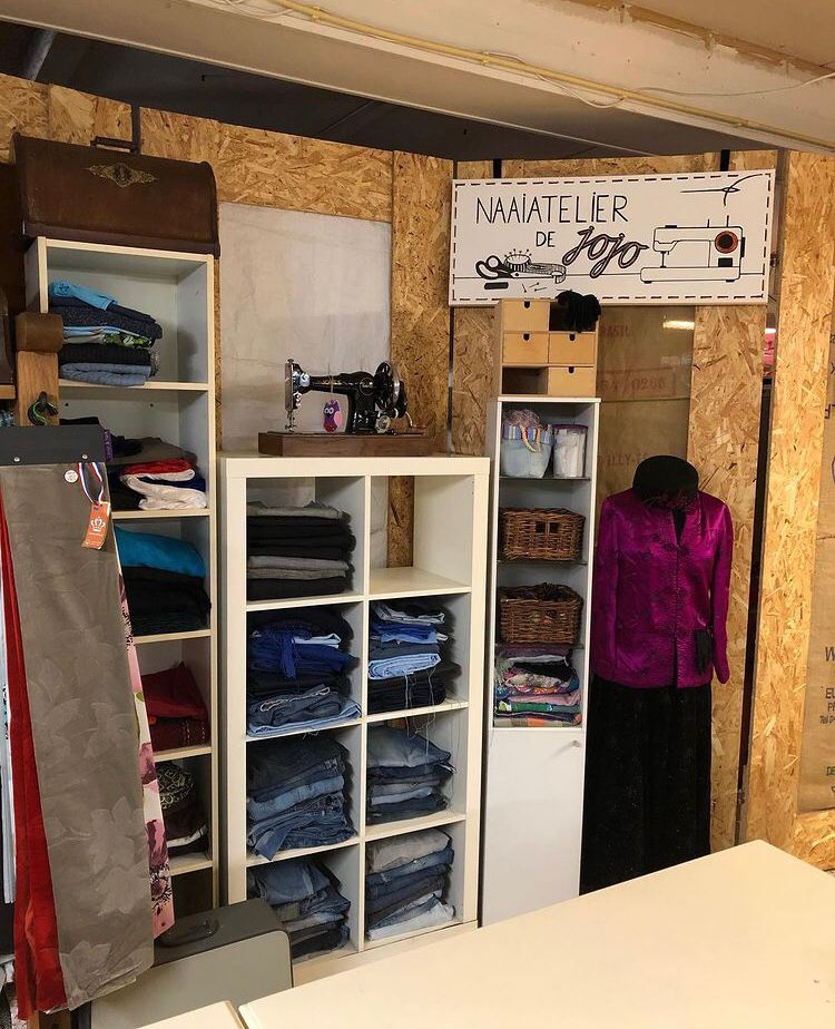 JSassenheim's tweet photo. Morgen is het JoJo naaiatelier weer terug van hun zomerstop! Iedere dinsdag van 13.30 tot 16.00 uur ben je van harte welkom om aan te sluiten en zelf iets moois te maken achter de naaimachine🧵👘 https://t.co/aCTE0tNh6L