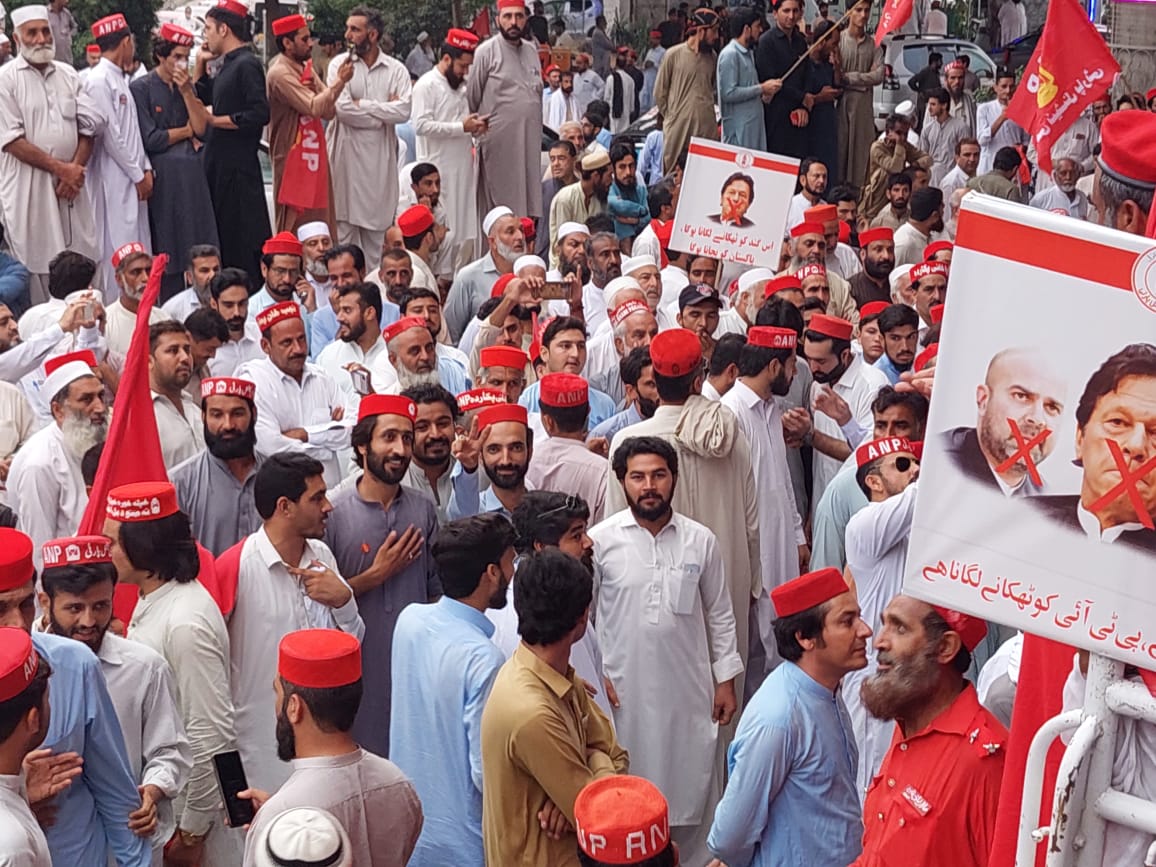 GigyaniNaveed's tweet image. تحریک انصاف کے تیمور جھگڑا ،شوکت ترین کے اڈیو لیک کے بعد ثابت ہو گیا غدار کون ہیں! غدار تحریک انصاف خیبرپختونخوا کے حکومت کے خلاف پشاور میں اسمبلی کے باہر عوامی نیشنل پارٹی کا عظیم الشان احتجاجی مظاہرہ
خیبرپختونخوا کی نااہل حکومت استعفیٰ دے 
#PeshawarAnpStrike
#GoImranGo