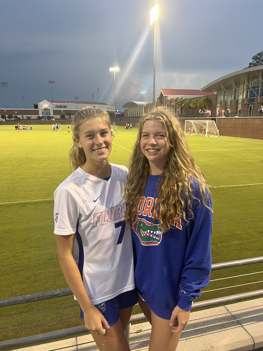 hadleycollier17's tweet photo. It was super fun watching a @UnitedFA_ECNL alum representing @GatorsSoccer in a huge game last night! So proud of you @laurenmcc10skey , keep crushing it🧡🐊💙 https://t.co/Q46LElkEvC