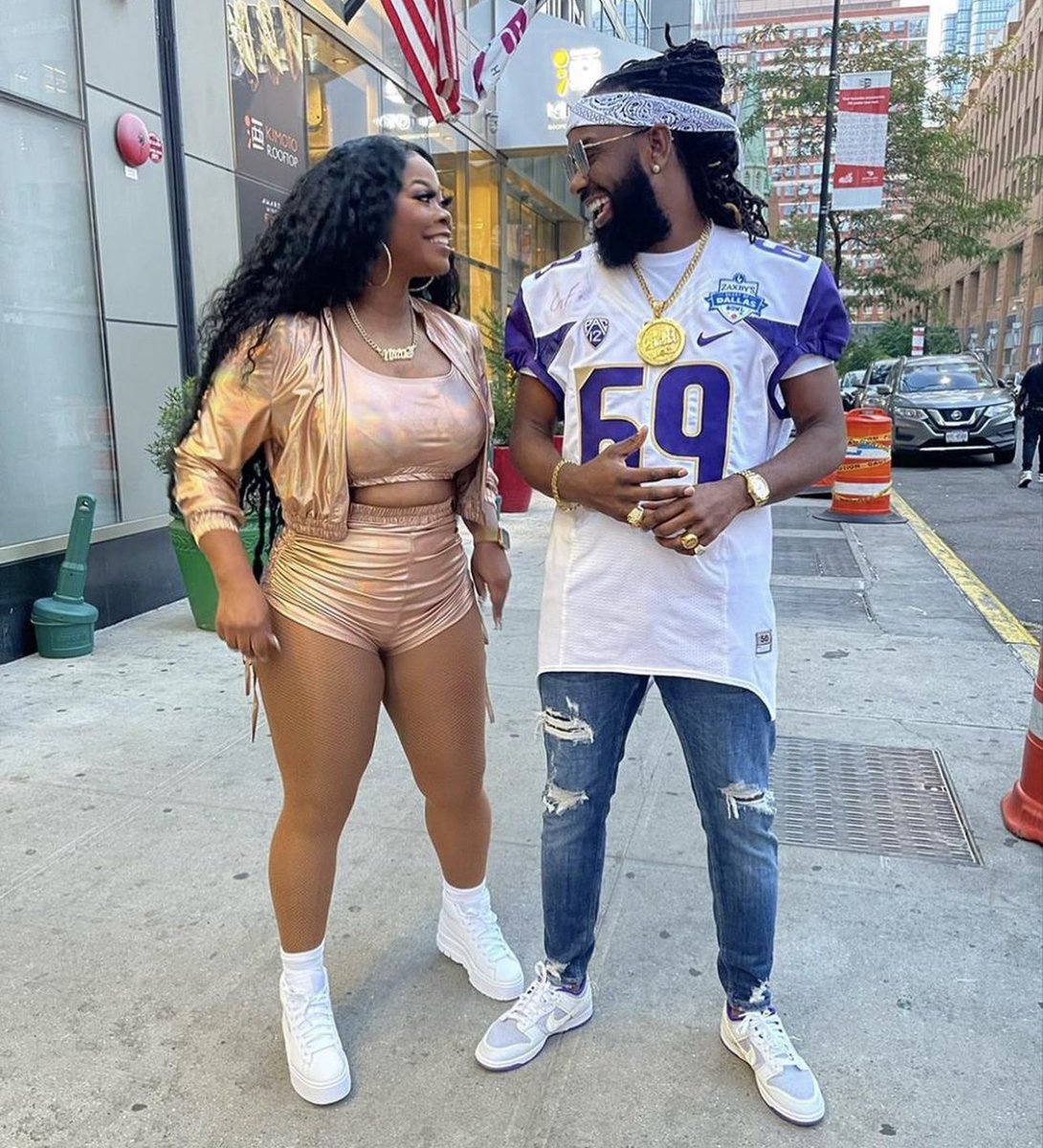 ebuzztt's tweet photo. Help us caption this pic! ❤️🔥📸
#NadiaBatson x #Lyrikal
.
.
.
.
.
#entertainers #soca #artistes #music #trinidadandtobago #caribbean #islandpeople #globalgrind #pushing #hustle #entertainment #ebuzztt https://t.co/8APSkRRA7g