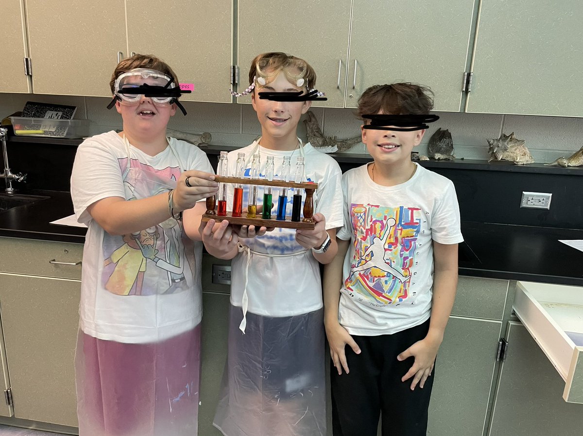 LifeSciHax's tweet photo. S’s practiced measuring, following safety rules and following a procedure and were rewarded with a beautiful rainbow #fcps1science #amswildcats https://t.co/cqMDubm41n
