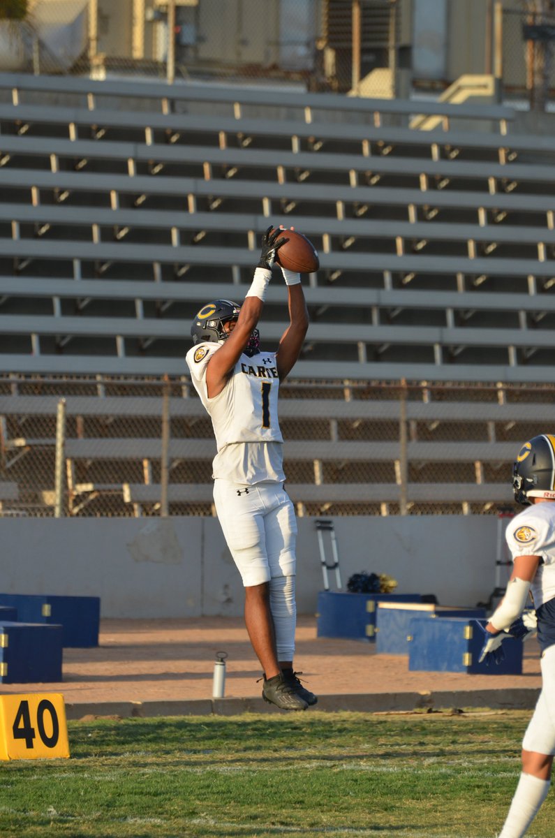 drewmanuel's tweet photo. Game 3 in the books for @CarterLions vs #FontanaHigh. Carter Alum @KCBoutThatLife even paid us a visit! #CHSFootball #CHSCheer @LionAthletics1 @cheer_lions @Salasf56 #FoHi
https://t.co/gwHa8VxLuq https://t.co/CyOMJU4aif