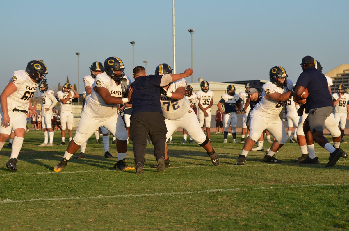 drewmanuel's tweet photo. Game 3 in the books for @CarterLions vs #FontanaHigh. Carter Alum @KCBoutThatLife even paid us a visit! #CHSFootball #CHSCheer @LionAthletics1 @cheer_lions @Salasf56 #FoHi
https://t.co/gwHa8VxLuq https://t.co/CyOMJU4aif