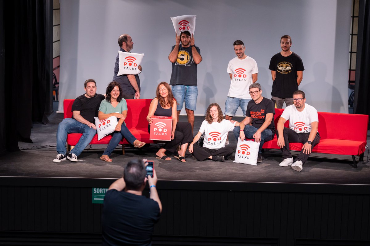 sunne's tweet photo. Fotaza para el equipo de @EsPodtalks , muy buenos profesionales y mejores personas. https://t.co/EPdXEUM6Gi