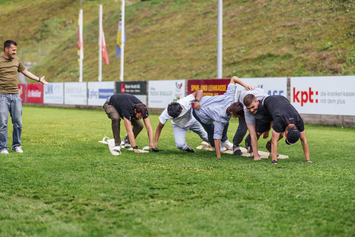 SmartEnergyLink's tweet image. In traumhafter Kulisse durften wir letzte Woche einen actiongeladenen Teamevent zusammen mit @elektroplanAG, ITLiNK und elektrolink AG erleben. Skispringen und Mountain Tubing haben uns Mut und/oder Können abverlangt.😉