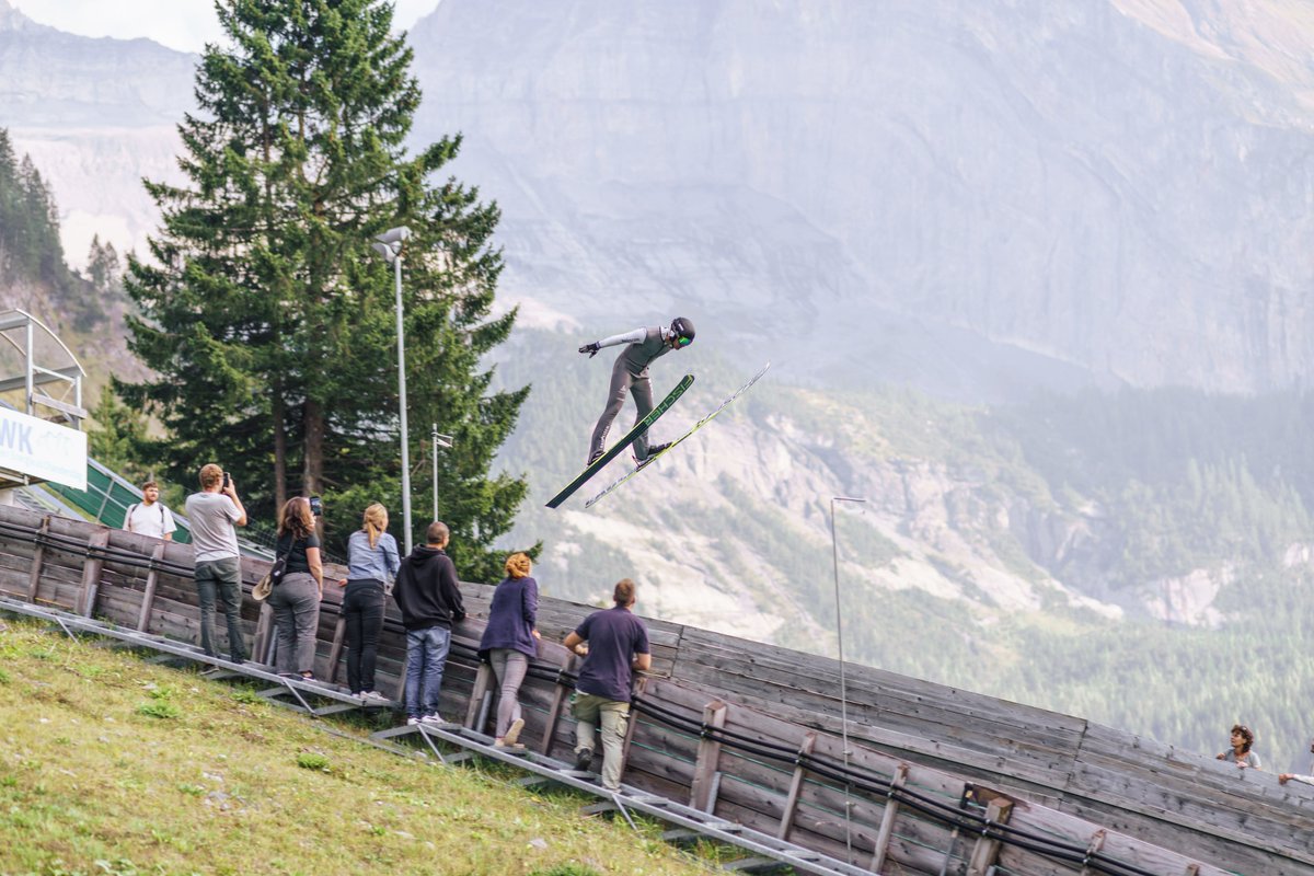 SmartEnergyLink's tweet image. In traumhafter Kulisse durften wir letzte Woche einen actiongeladenen Teamevent zusammen mit @elektroplanAG, ITLiNK und elektrolink AG erleben. Skispringen und Mountain Tubing haben uns Mut und/oder Können abverlangt.😉