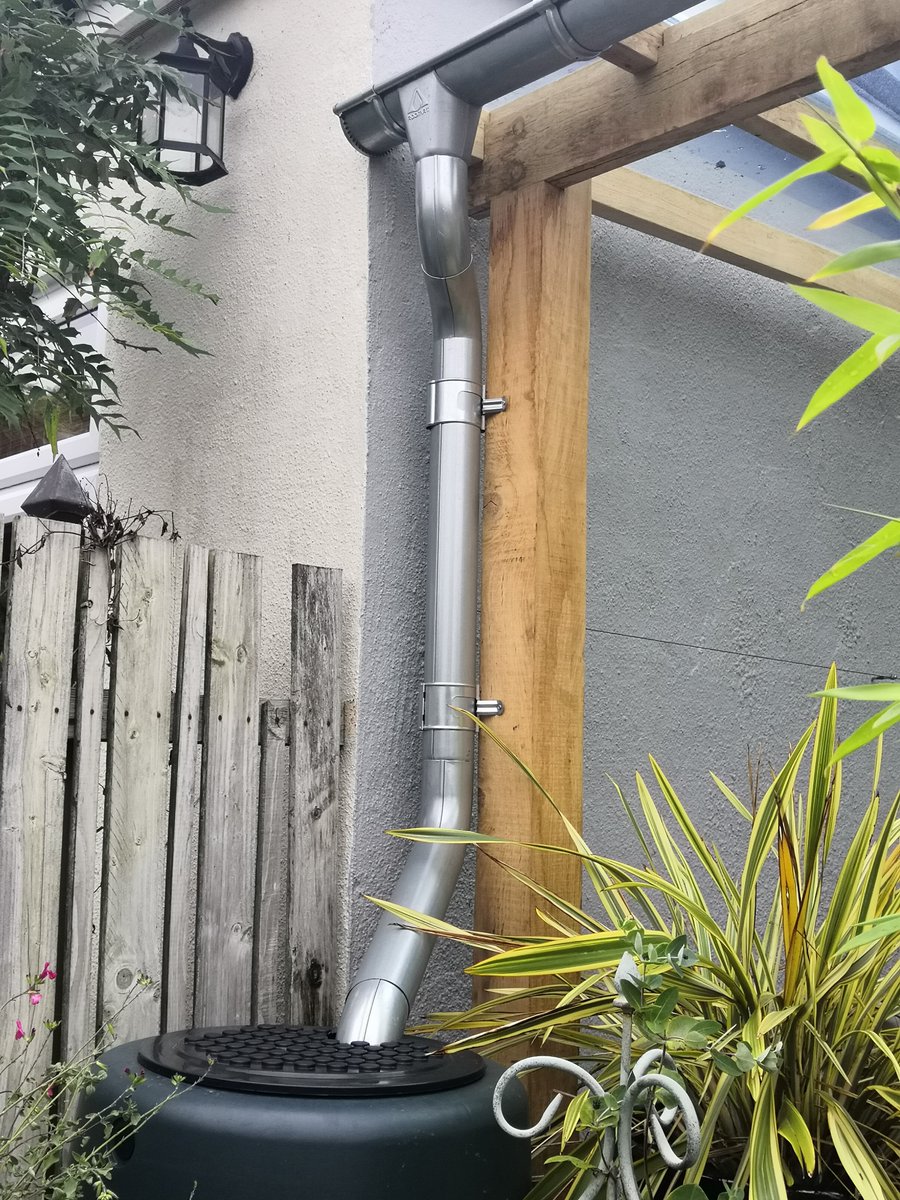 SSSRoofing's tweet photo. We LOVE this outdoor living area sent in by a recent customer.

Featuring a brilliant use of RoofArt gutter off cuts used to create planters. Helen worked closely with @stonegreen15 to create a stunning bespoke #garden.

find out the benefits of #RoofArt: https://t.co/ZwCyZtYV8K https://t.co/XgacGo1oPV