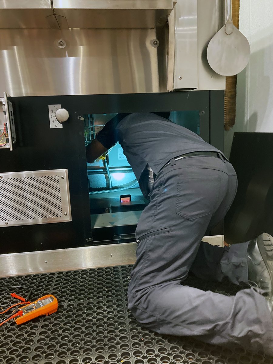 ClarkServiceGrp's tweet photo. The best way to support our partners is by ensuring our team is trained and ready to serve! Check out our technicians behind the scenes training with @WoodStoneOvens. πππ₯
#GetClarkd #ALegacyBuiltOnService #FoodServiceEquipment #CFESACertified #CFESATechs https://t.co/HEMQJdPyzo