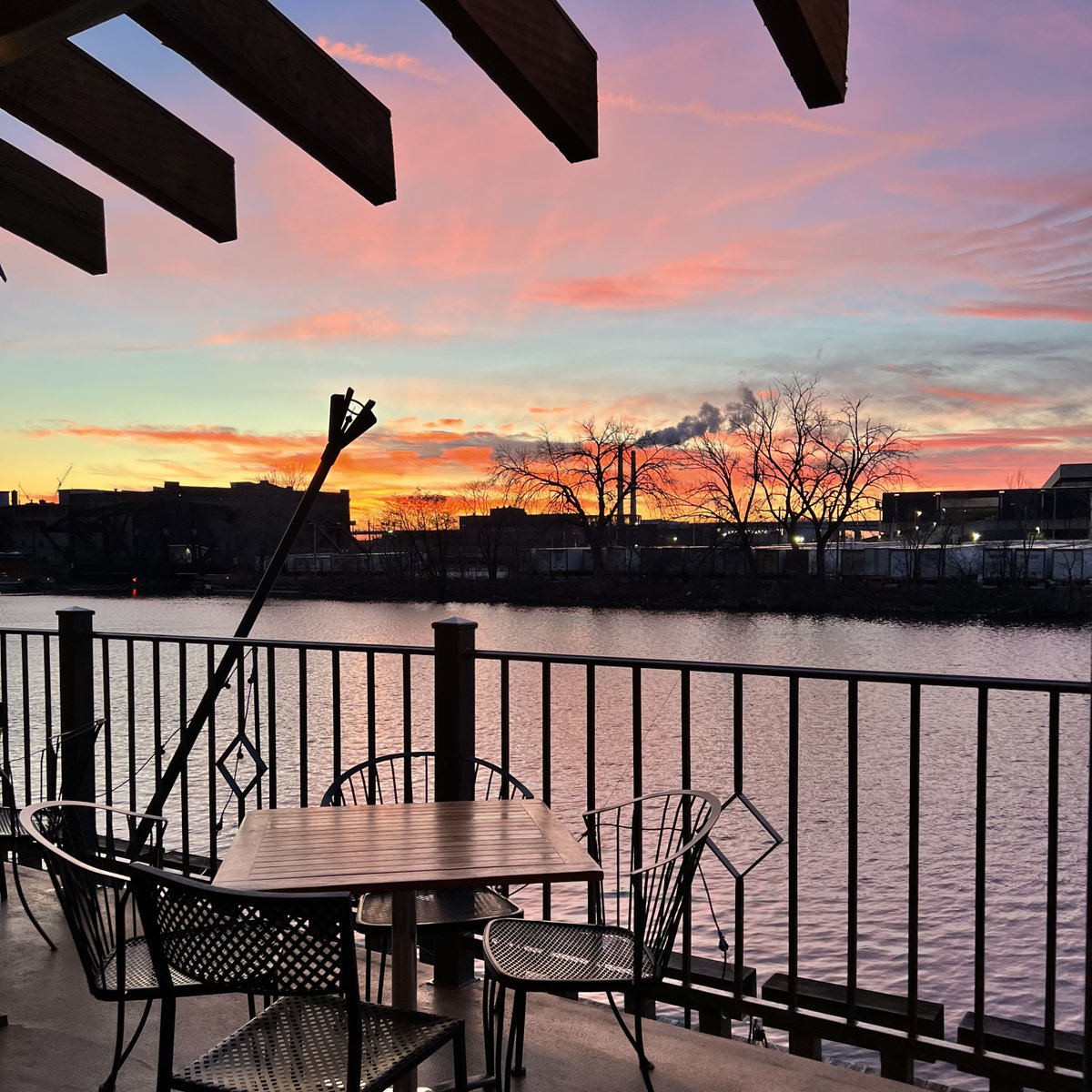 MkeAleHouse's tweet photo. As we head into our last week, we want to make you aware of a few changes.  We'll be posting on social media every morning with our hours for the day.  Also, we will not be accepting reservations or to go orders.  Get here often and take in this view before it's gone!  #6MoreDays https://t.co/mBci5z0vyC